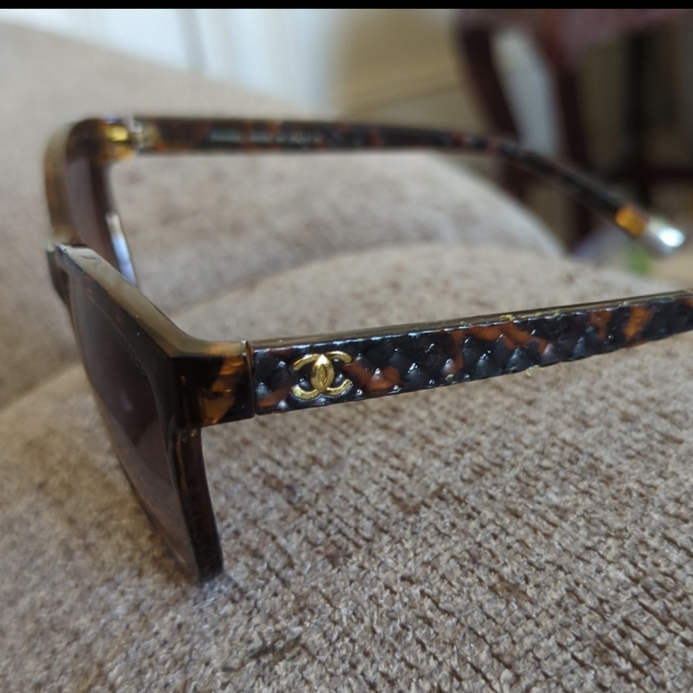 Authentic CHANEL Tortoiseshell Sunglasses - Picture 2 of 4